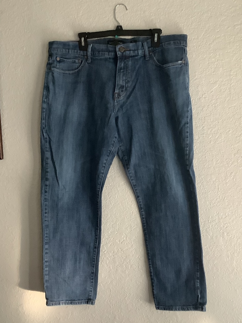 Lucky Brand Men's Light-Medium Blue Straight Jeans